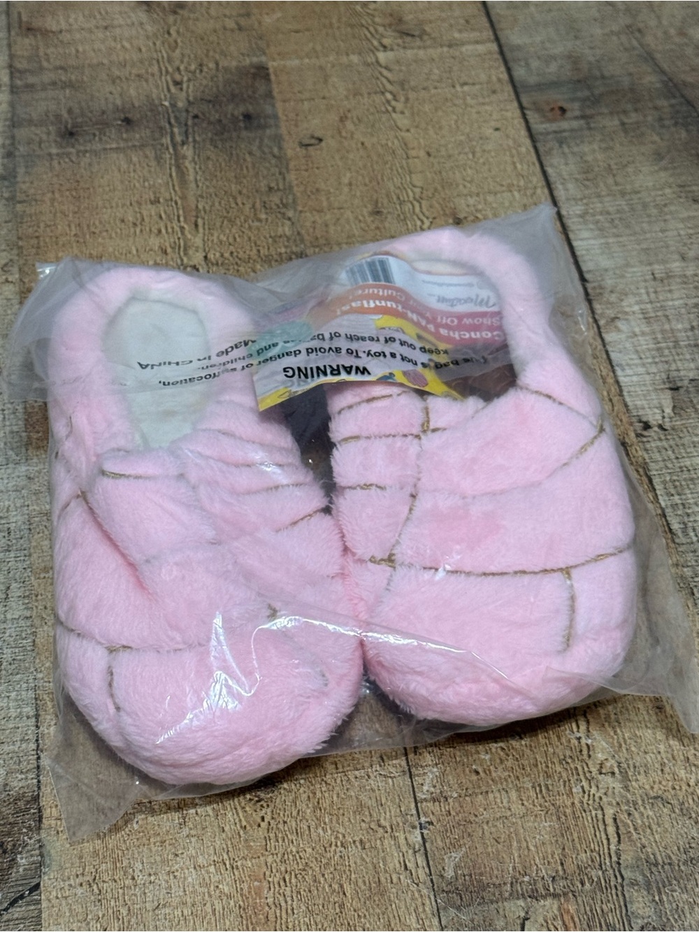Concha slippers new with tags
Size s/m